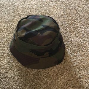 vans camp bucket hat !